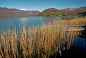 Lago d'Orta, la mole imponente del Monte Rosa appare all'orizzonte. 